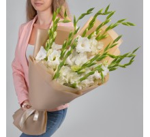 11 Белых Гладиолусов