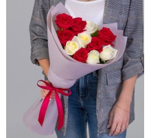 11 Красно-Белых Роз (60 см.)