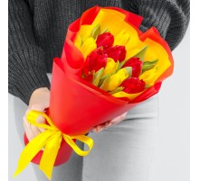 15 Красных и Желтых Тюльпанов