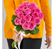 17 Ярко-Розовых Роз (50 см.)