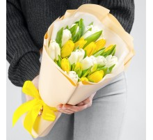 19 Белых и Желтых Тюльпанов