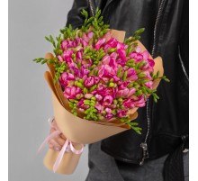 Букет 35 Малиновых Фрезий