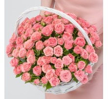 Букет 45 Роз Корал Йо Йо в корзине
