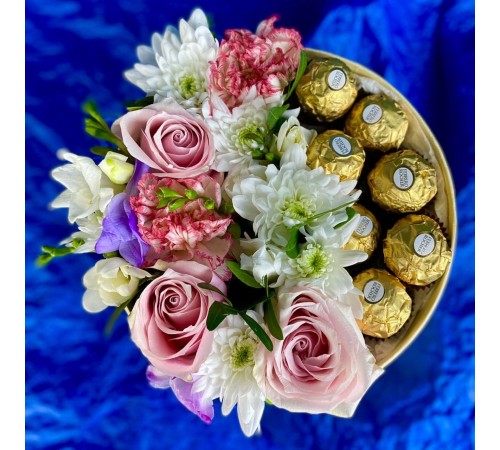 11 Цветков Микс в коробке с ferrero