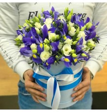 Букет "Белые Эустомы и Ирис" в коробке