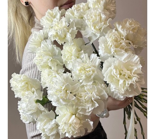 Моно букет «Dianthus», белые, ажурные и стойкие гвоздички