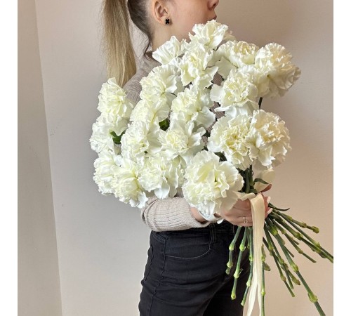 Моно букет «Dianthus», белые, ажурные и стойкие гвоздички