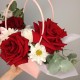 Яркая сумочка из красных роз