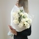 Моно букет из белых диантусов и хлопка