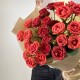 Моно букет из кустовых роз, 7 веточек в оформлении