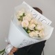 Воздушный букет из 7 веточек кустовых роз