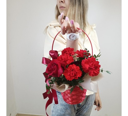 Корзина с цветами "9 мая"